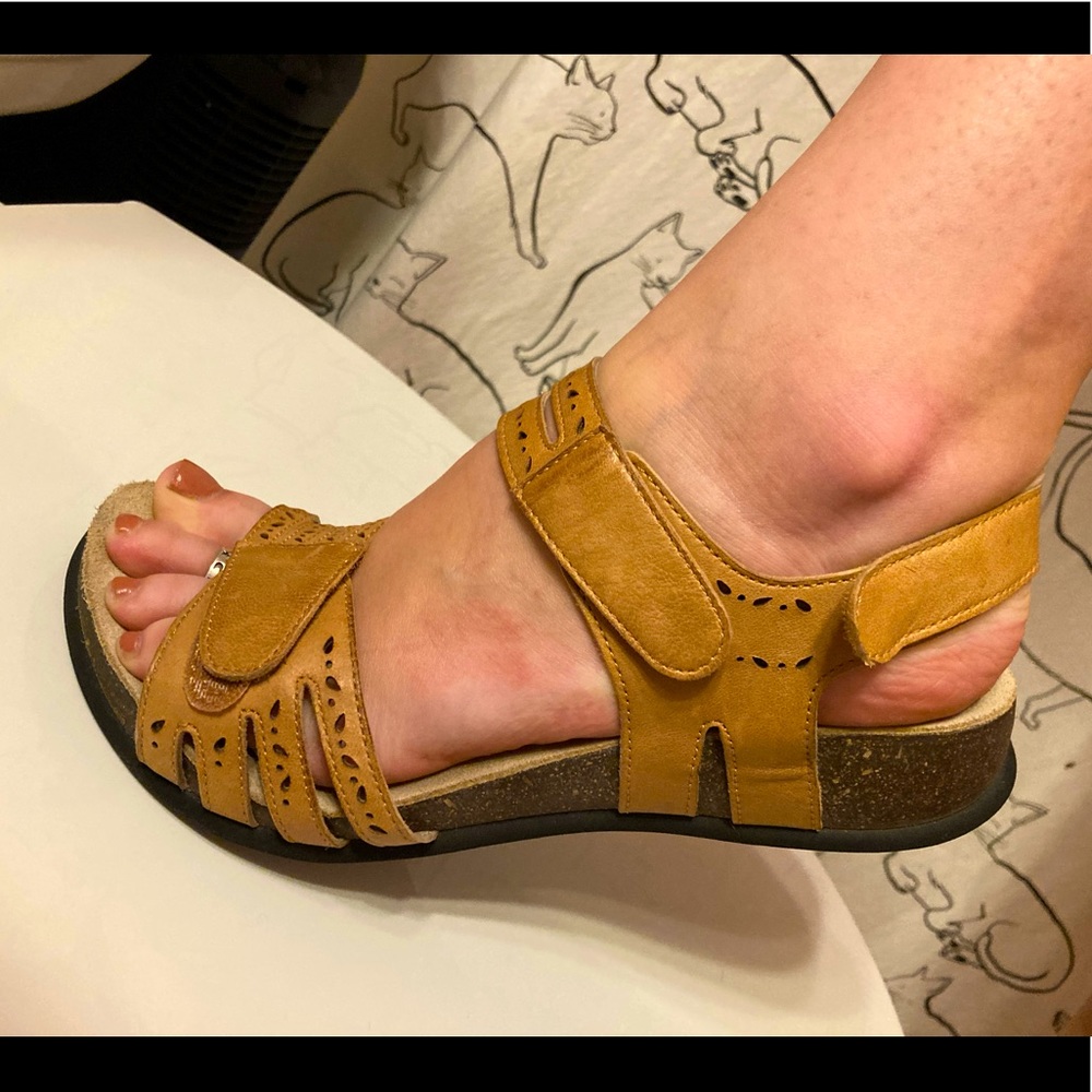 Abeo Sandals, Brand New. Size U.S. 8